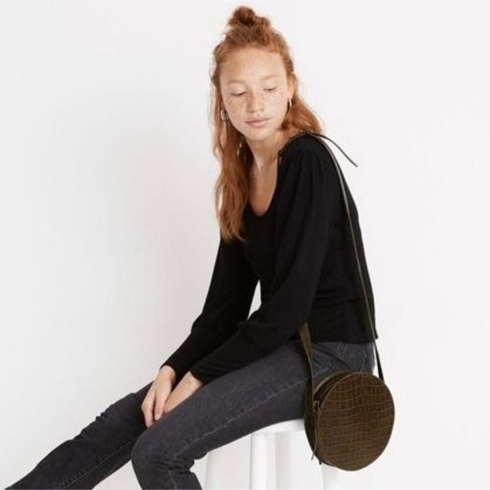 Madewell The Simple Circle Crossbody Croc Embossed Leather Edition in Asparagus - Picture 2 of 10